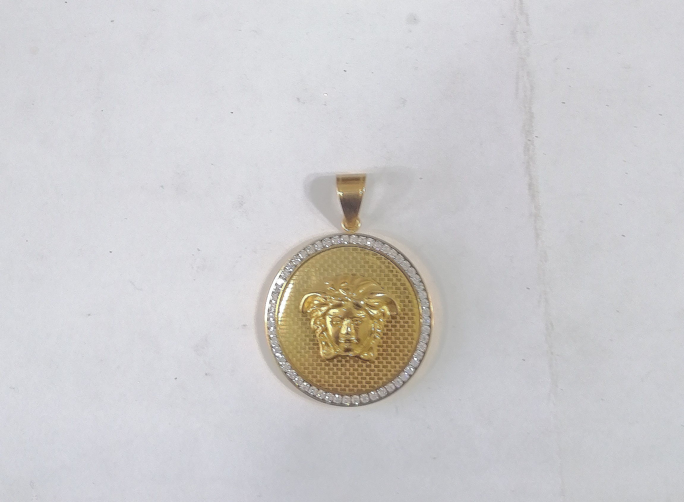 مدال ورساچه بزرگ نگین دار